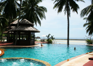 SPACIOUS SWIMMING POOL AT CHALOKLUM BAY RESORT