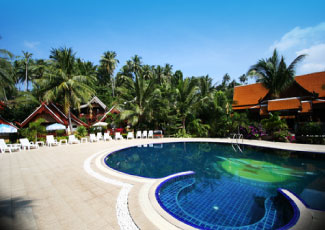 BEACHFRONT SWIMMING POOL