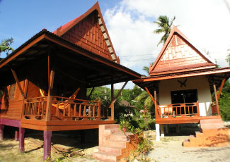 BUNGALOWS AT THE VILLAGE GREEN