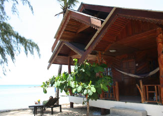 BEACHFRONT AIR CON BUNGALOW