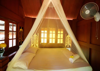 COMFORTABLE ROOM AT HUT SUN BUNGALOWS