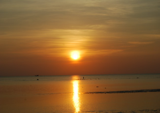 PLEASANT SUNSET VIEW AT HUT SUN BUNGALOWS