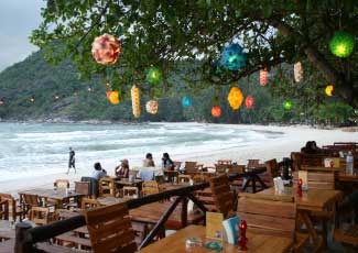 CHILL OUT AT BEACHFRONT RESTAURANT