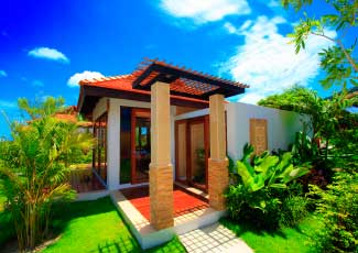 BEACHFRONT POOL VILLA AT CANDLE HUT