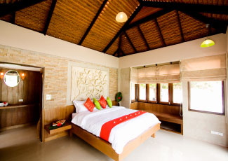 BEACHFRONT POOL VILLA WITH A DOUBLE BED