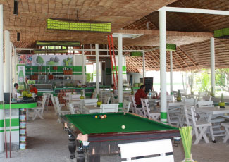 RESTAURANT WITH POOL TABLE