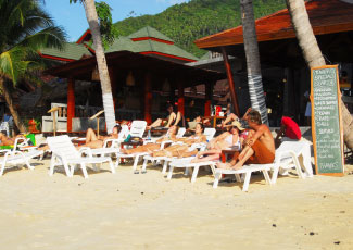 RELAX ON THE BEACH