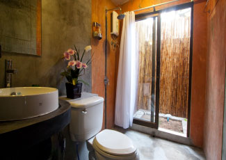 Air Con Bungalow with stylish bathroom