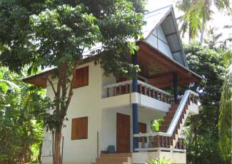 STANDARD FAN BUNGALOW WITH 1 DB, COLD WATER, TV AND THAI TOILET