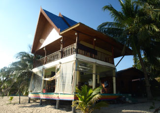 RESTURANT&SUPERIOR BEACH FRONT ROOM BUILDING