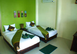 ROOM WITH 2 SINGLE BEDS