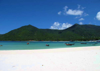 RELAX ON THE BEACH