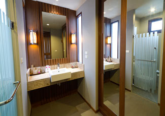 Junior Suite Bathroom