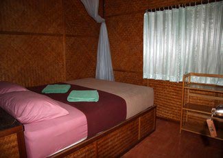 A/C Bungalow 1 Double bed, hot shower