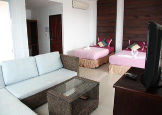 Sea View Air-Con Bungalow with 2 Beds (1D/1S), Big Balcony, UBC-TV, Fridge, and Open Air Hot Tub