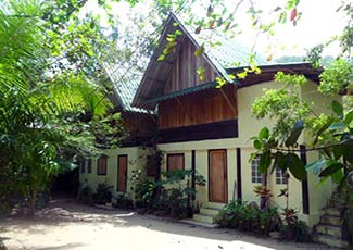 ON THE RIVER Bungalow